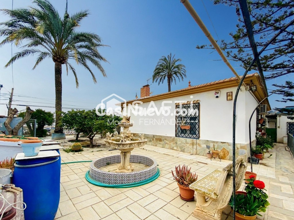 CHALET EN VILLAJOYOSA CON PISCINA Y GRAN PARCELA EN PRIMERA  - foto 21