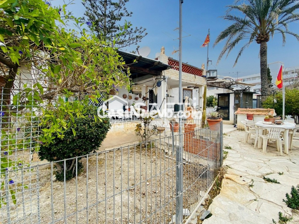 CHALET EN VILLAJOYOSA CON PISCINA Y GRAN PARCELA EN PRIMERA  - foto 35