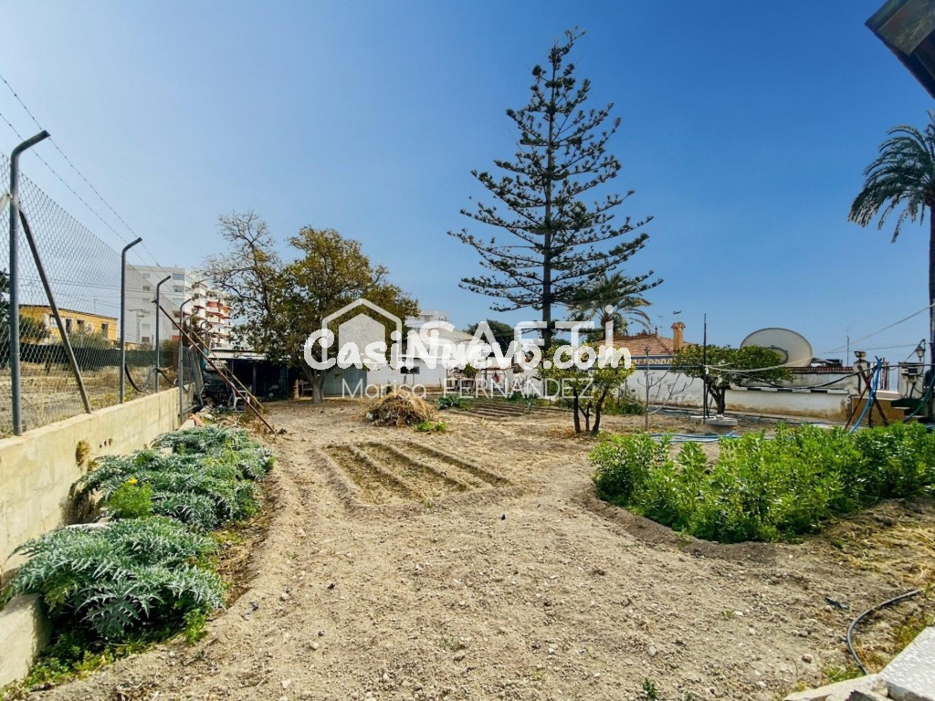 CHALET EN VILLAJOYOSA CON PISCINA Y GRAN PARCELA EN PRIMERA  - foto 37