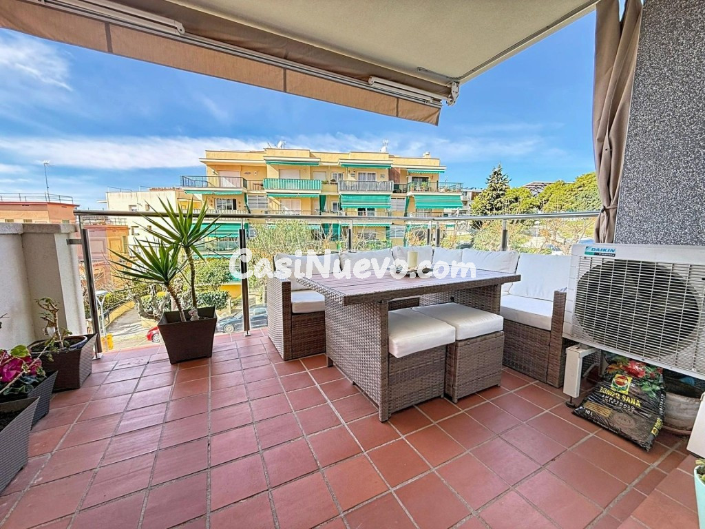 Vistas al mar y a la iglesia en Sitges - foto 17