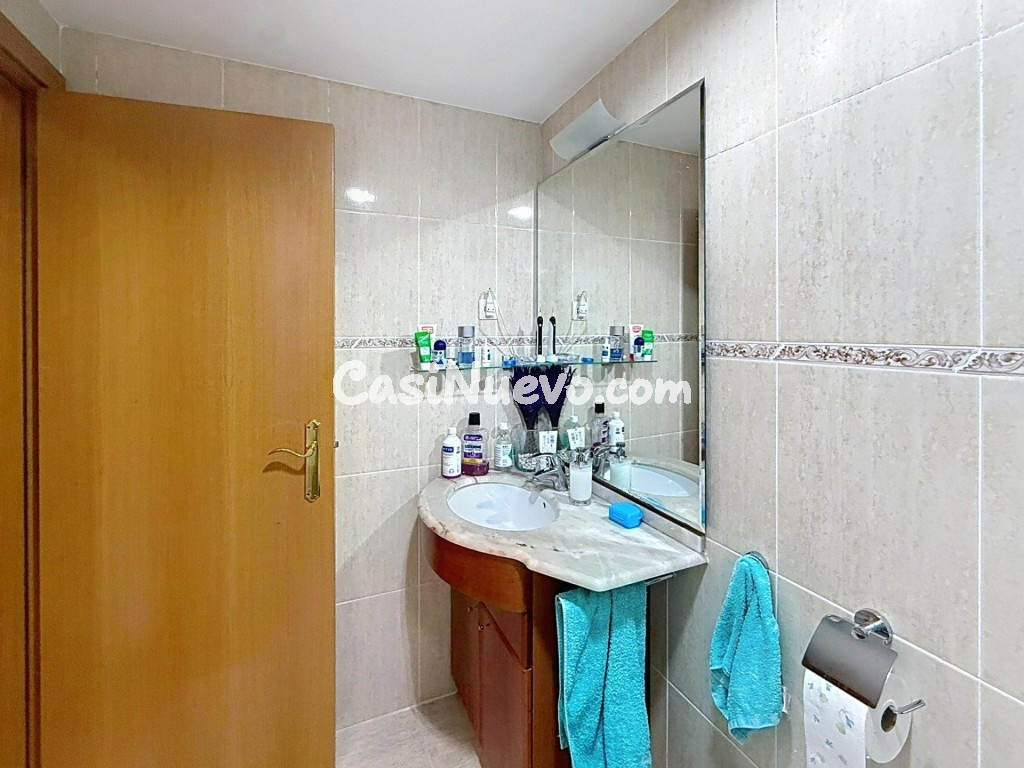 Vistas al mar y a la iglesia en Sitges - foto 18