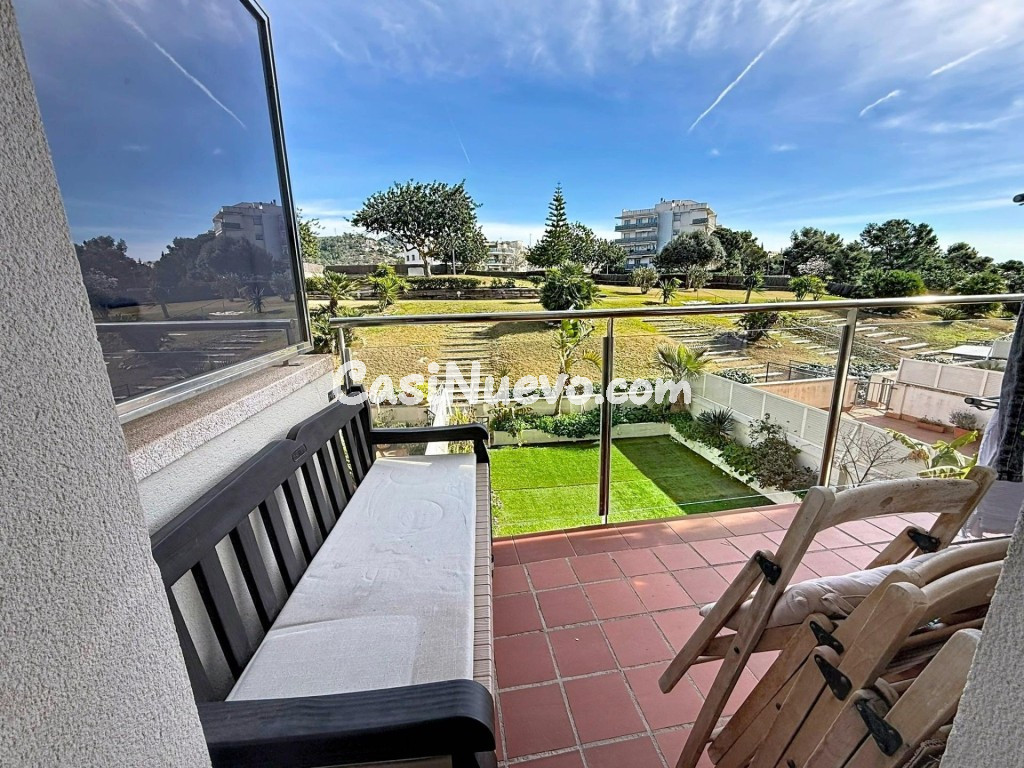 Vistas al mar y a la iglesia en Sitges - foto 29