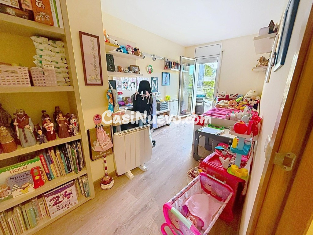 Vistas al mar y a la iglesia en Sitges - foto 30