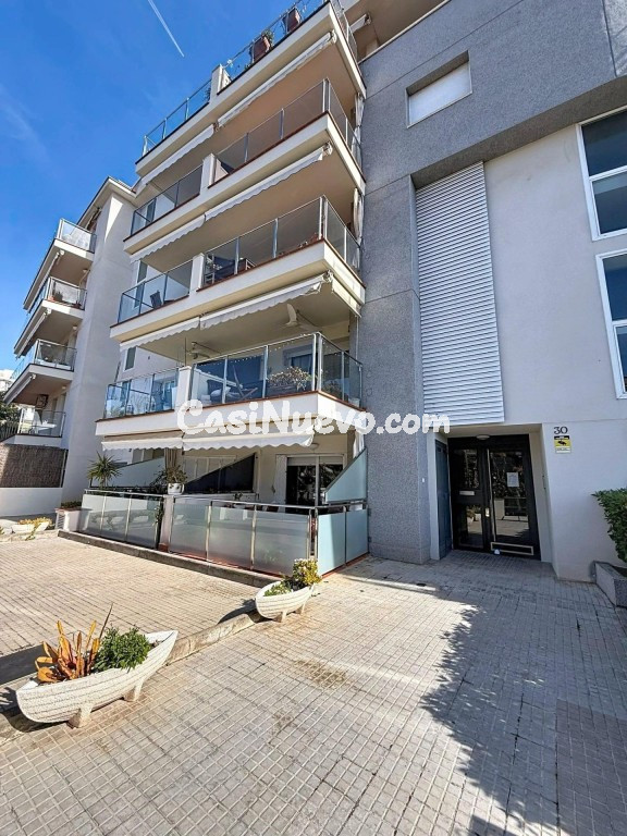 Vistas al mar y a la iglesia en Sitges - foto 31