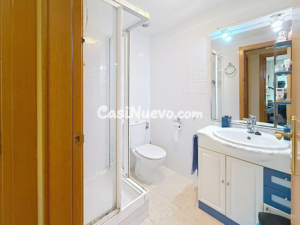 Vistas al mar y a la iglesia en Sitges - foto 33