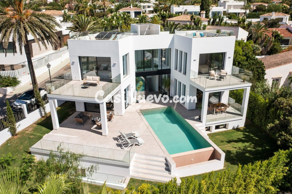 Villa de Lujo Independiente en Marbesa, Marbella Este