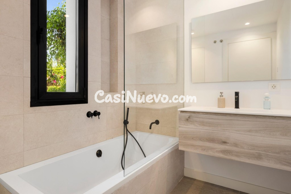 Villa de Lujo Independiente en Marbesa, Marbella Este - foto 2