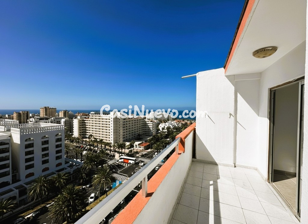 Acogedor apartamento con terraza y vistas al mar en Playa de