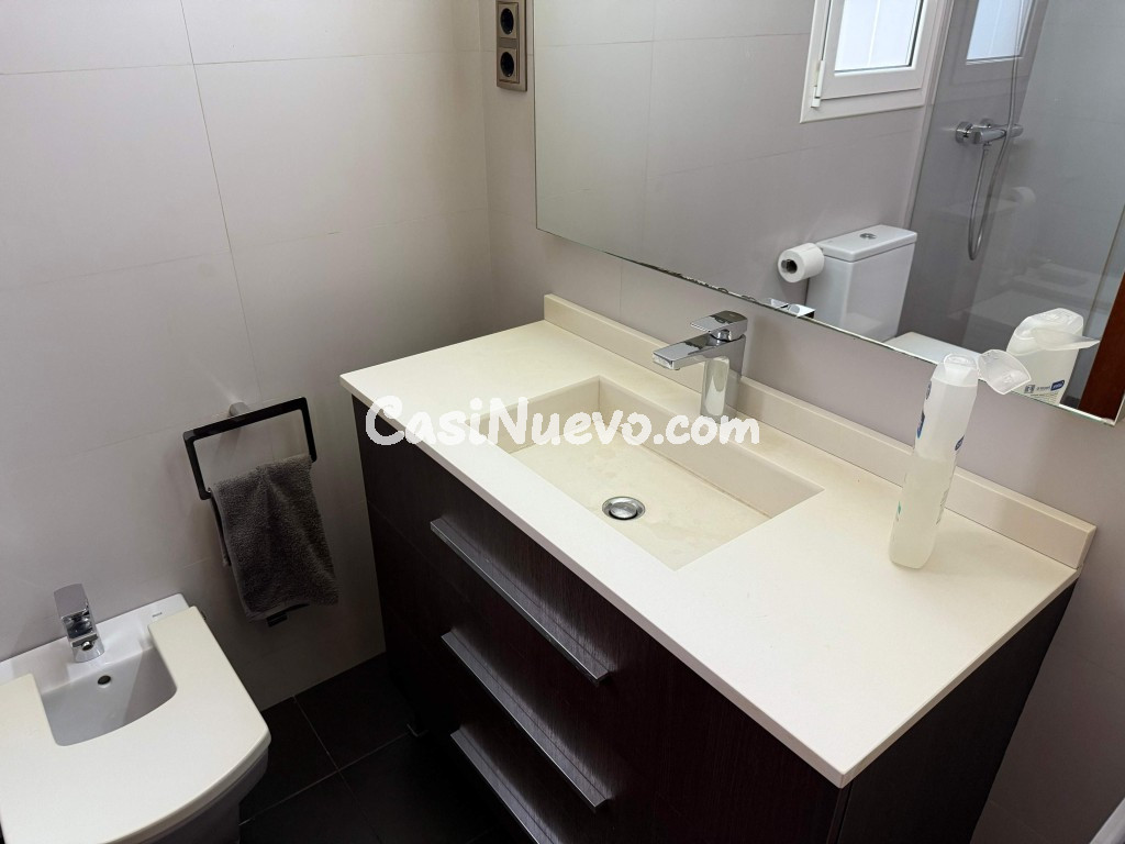 Piso de 114 m2 en excelente estado en L Hospitalet - foto 8