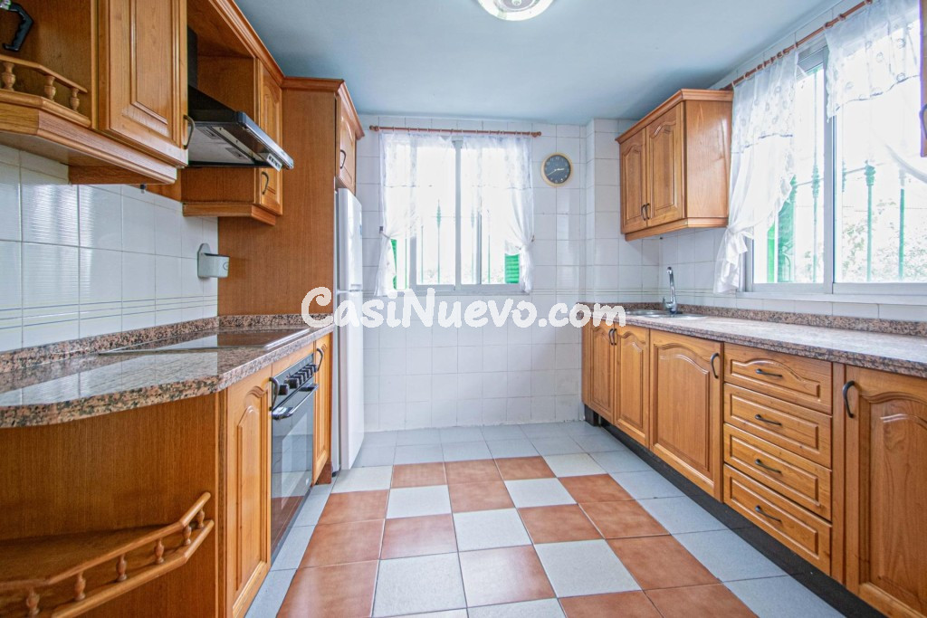 Bonita Casa Adosada de Esquina en Mairena del Aljarafe - foto 10