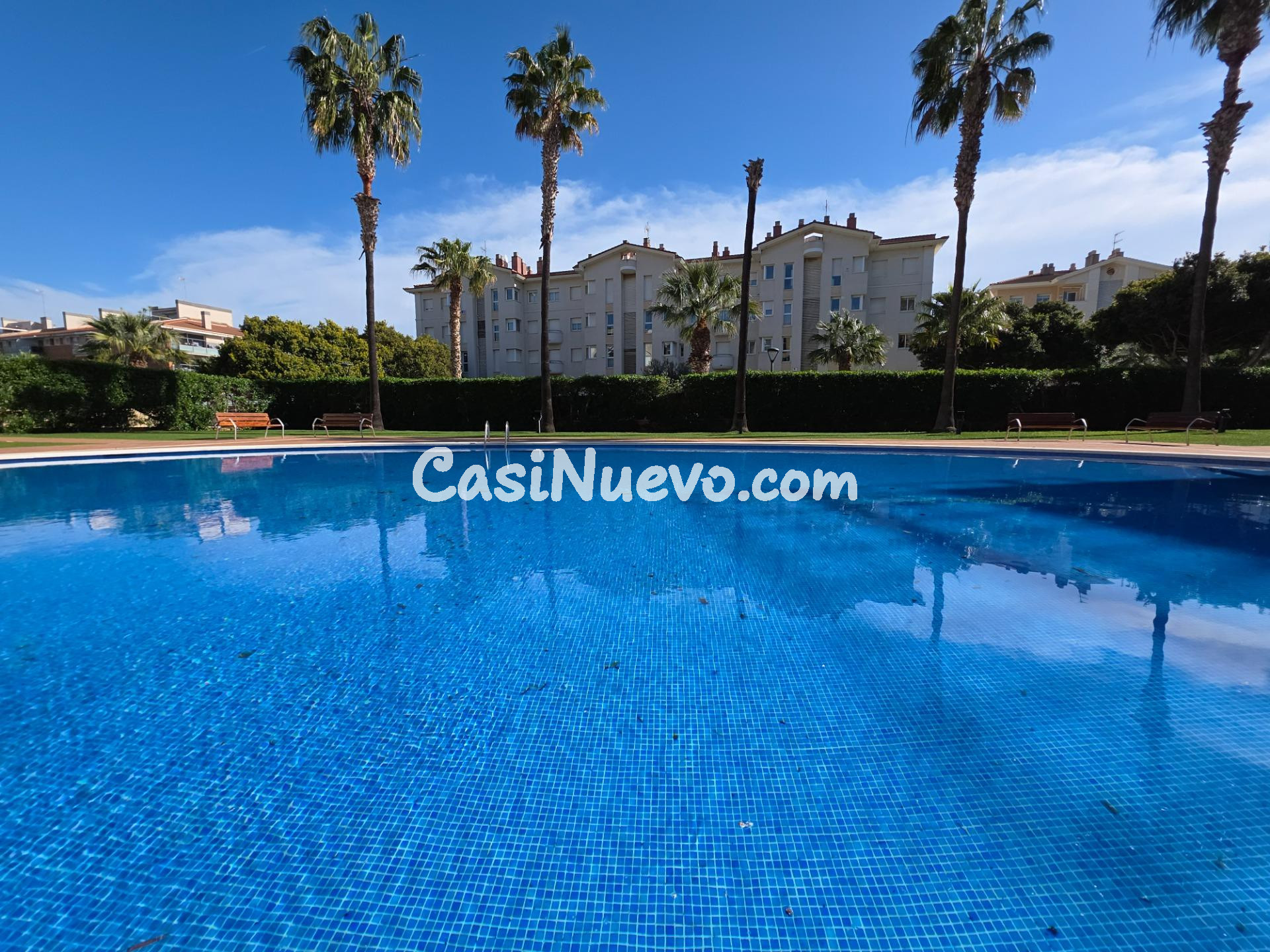 Maravilloso piso con gran terraza y vistas despejadas en Can