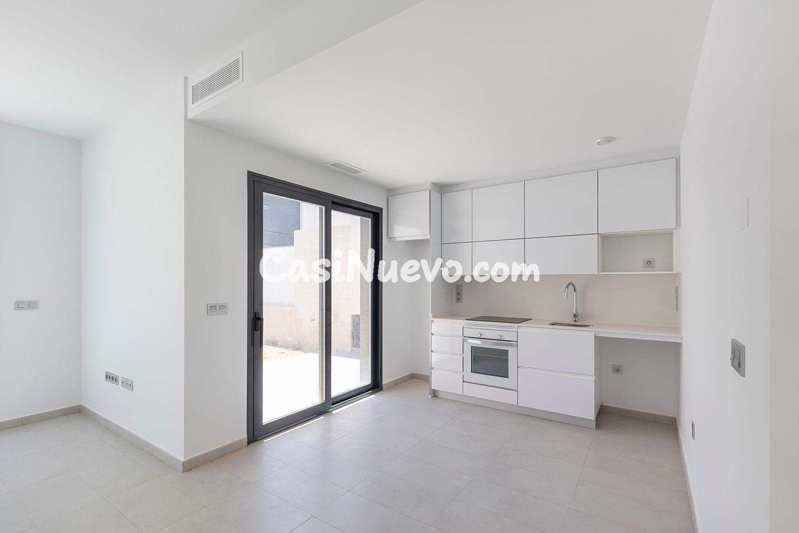 Villa moderna de 3 dormitorios, 2 baños y piscina privada en - foto 2