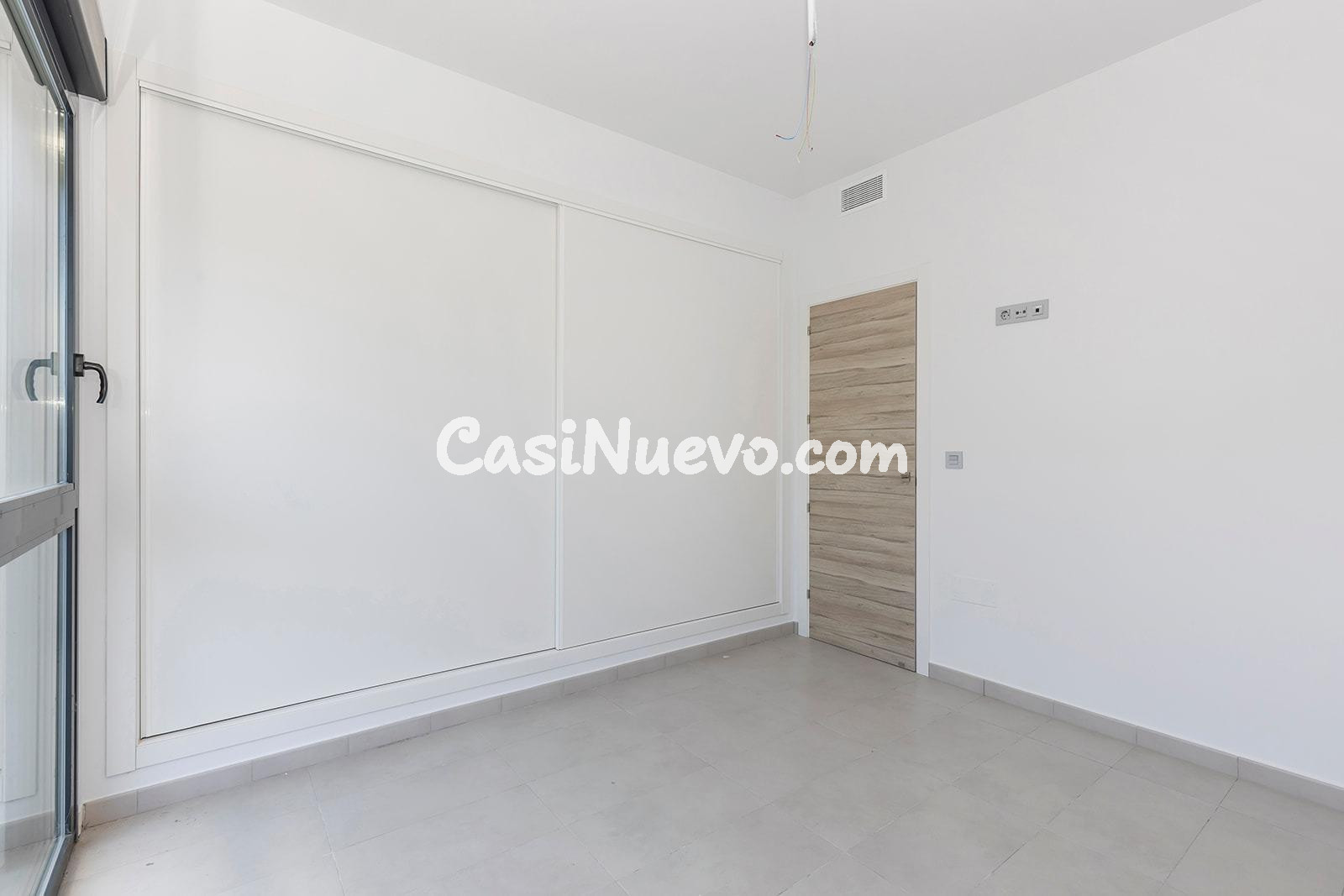 Villa moderna de 3 dormitorios, 2 baños y piscina privada en - foto 9