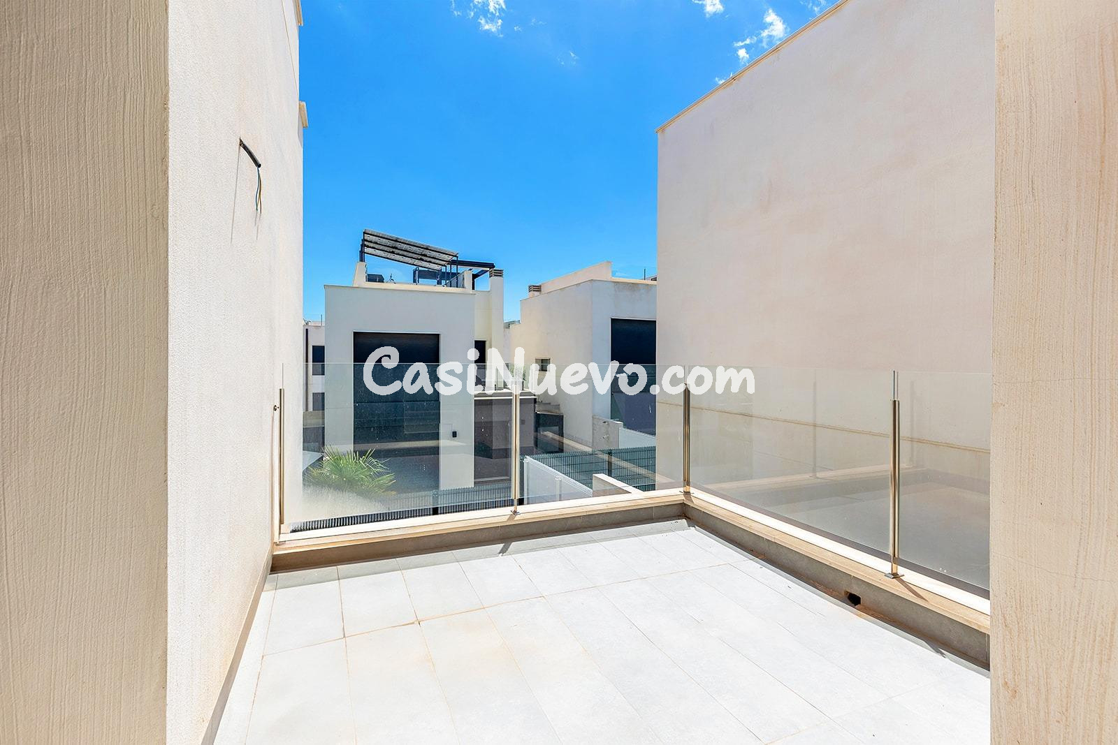 Villa moderna de 3 dormitorios, 2 baños y piscina privada en - foto 12
