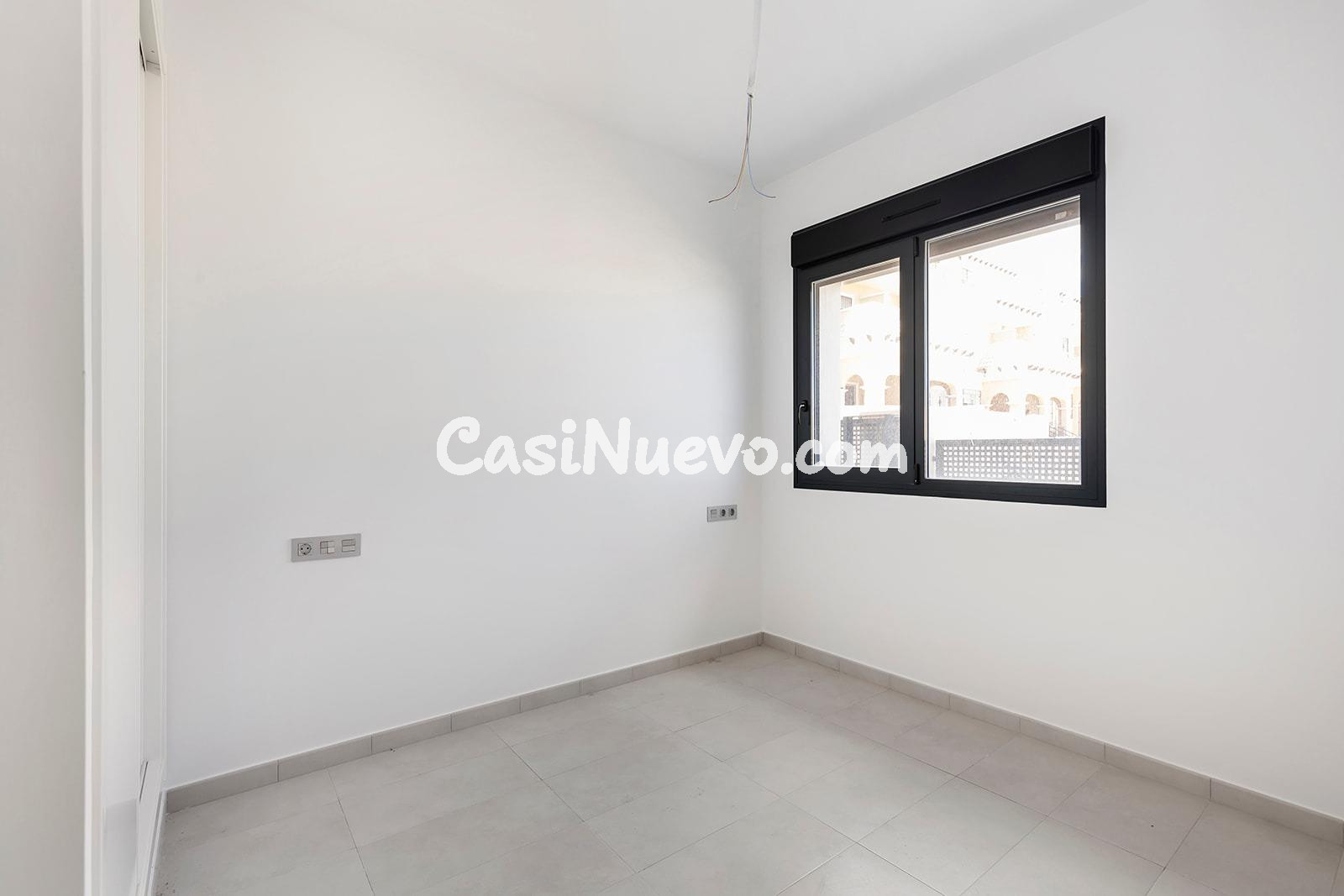 Villa moderna de 3 dormitorios, 2 baños y piscina privada en - foto 15