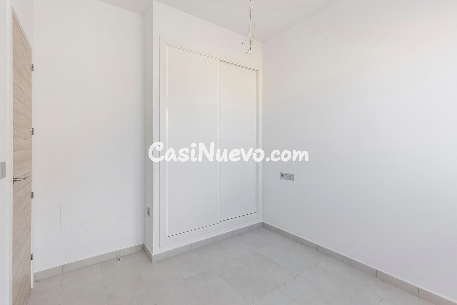 Villa moderna de 3 dormitorios, 2 baños y piscina privada en - foto 16