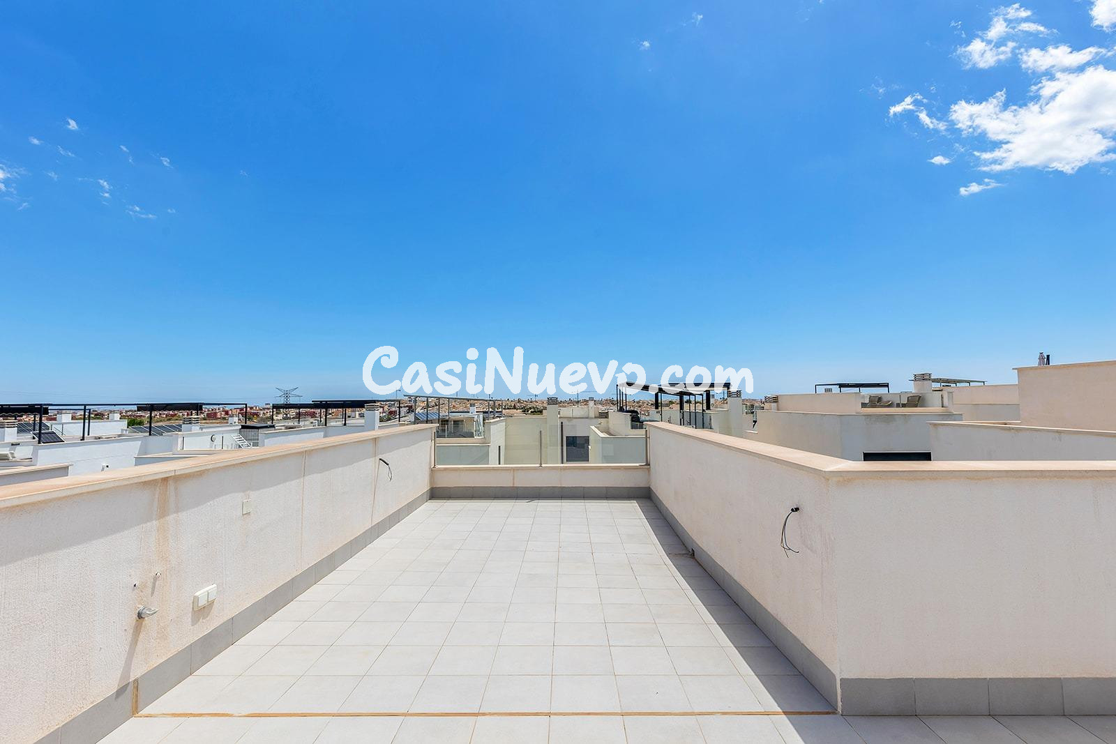 Villa moderna de 3 dormitorios, 2 baños y piscina privada en - foto 17