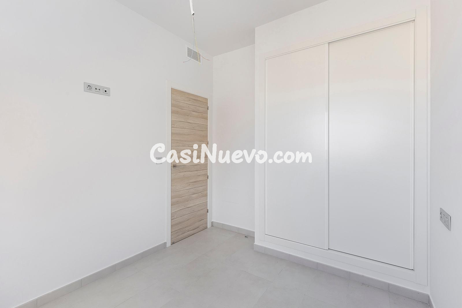 Villa moderna de 3 dormitorios, 2 baños y piscina privada en - foto 18