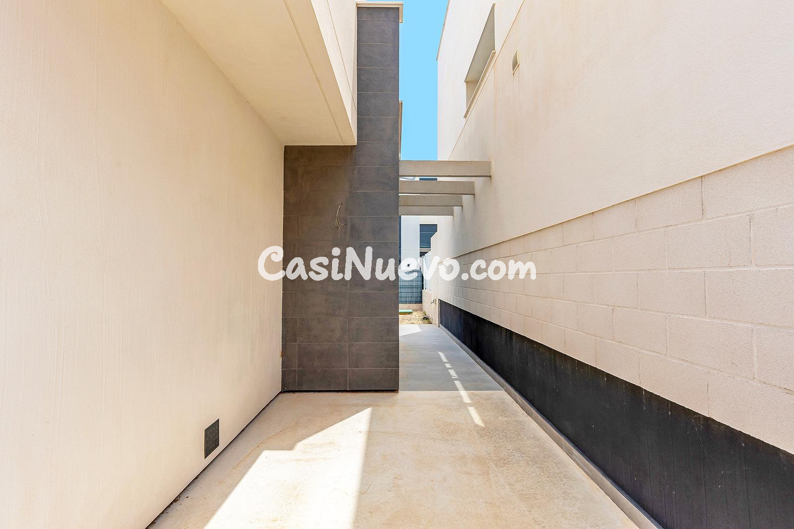 Villa moderna de 3 dormitorios, 2 baños y piscina privada en - foto 23