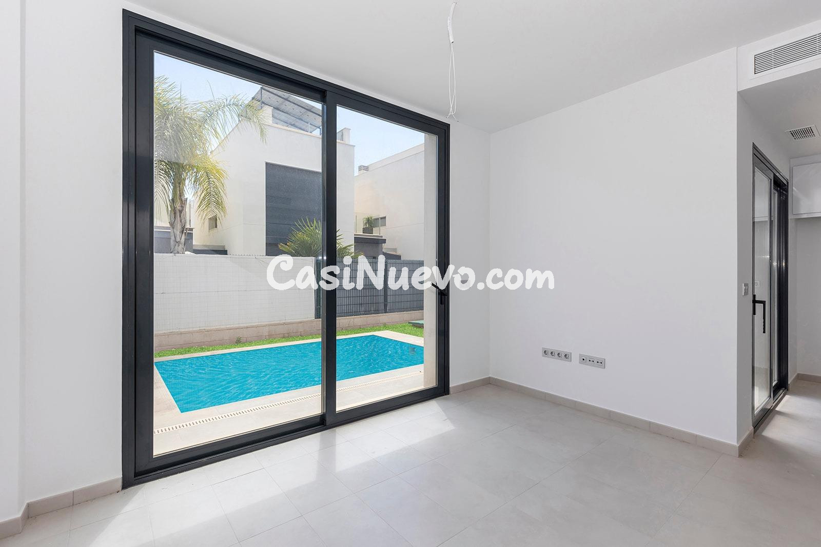 Villa moderna de 3 dormitorios, 2 baños y piscina privada en - foto 26
