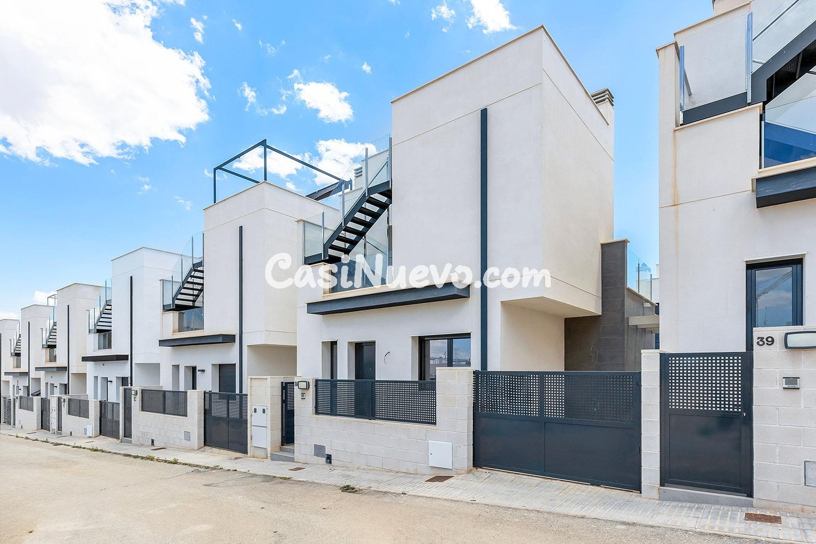 Villa moderna de 3 dormitorios, 2 baños y piscina privada en - foto 27