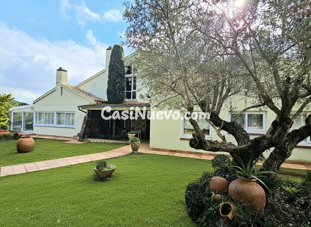 Casa con piscina en un entorno privilegiado - foto 2