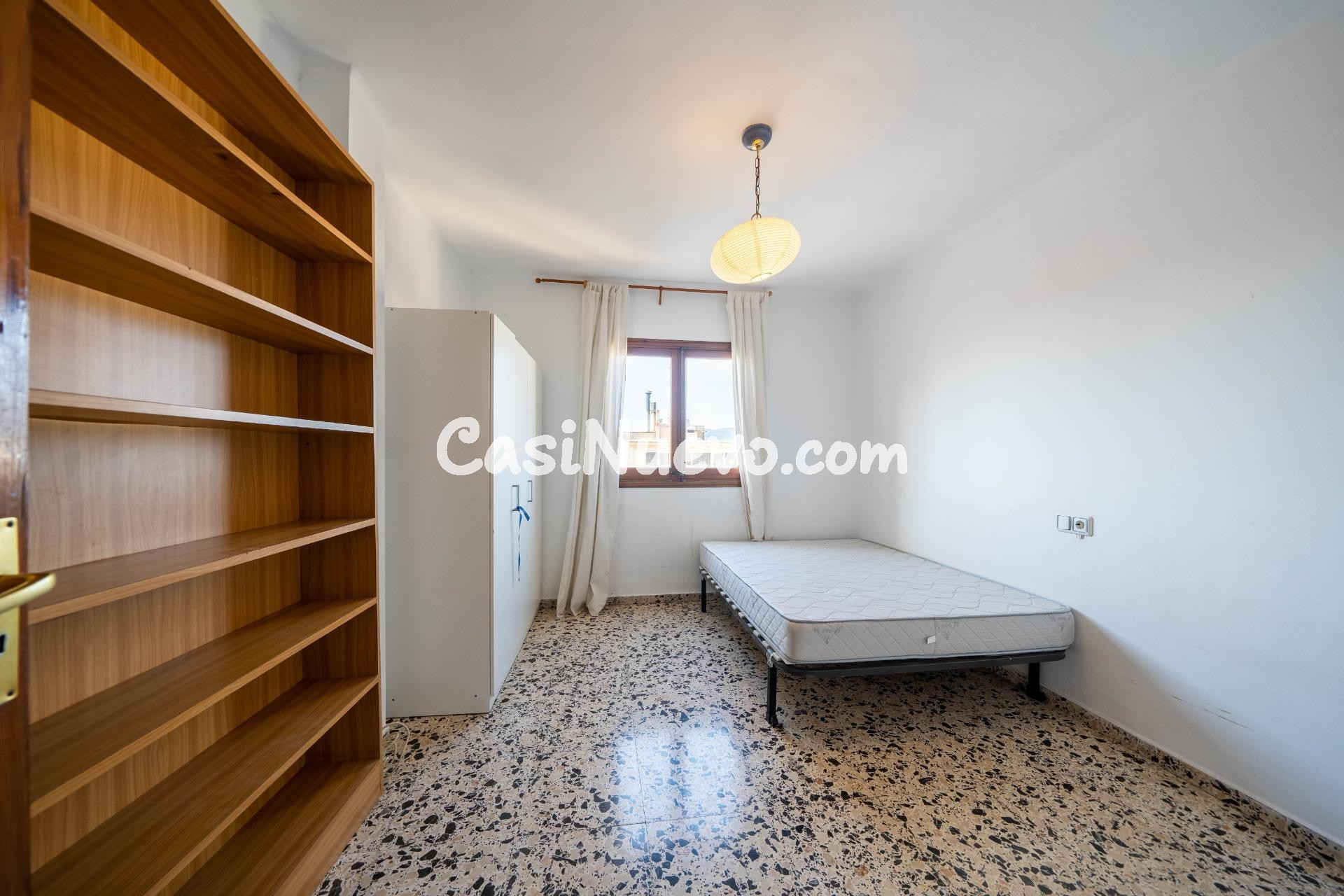 Gran Piso de 4 habitaciones, Plaza de Parking y  doble entra - foto 9