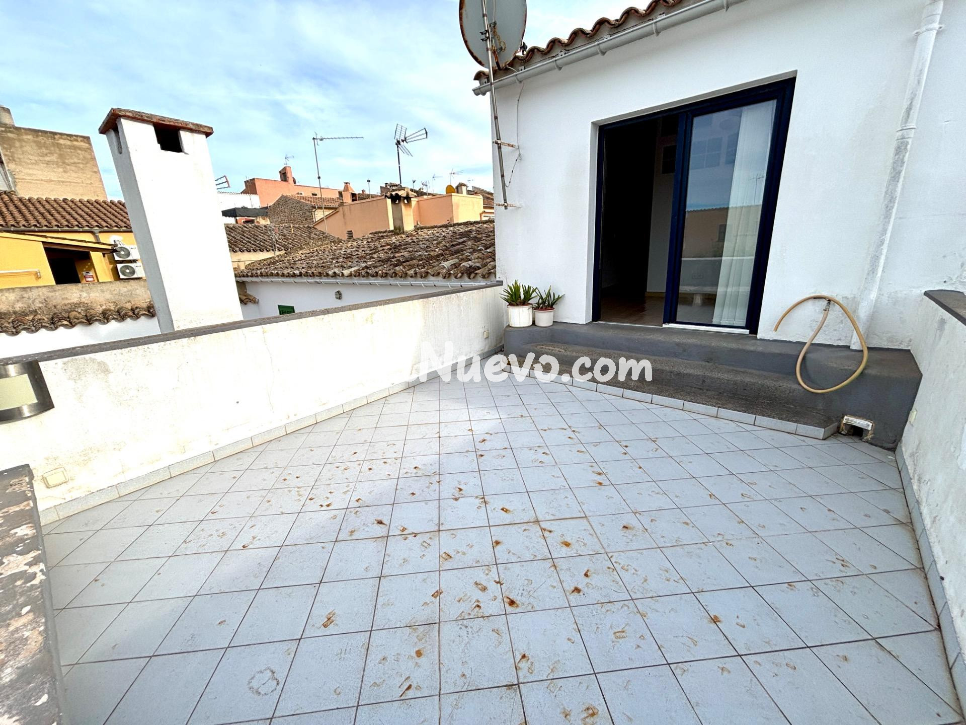 Casa de pueblo reformada con terraza y vistas a la Serra de  - foto 3