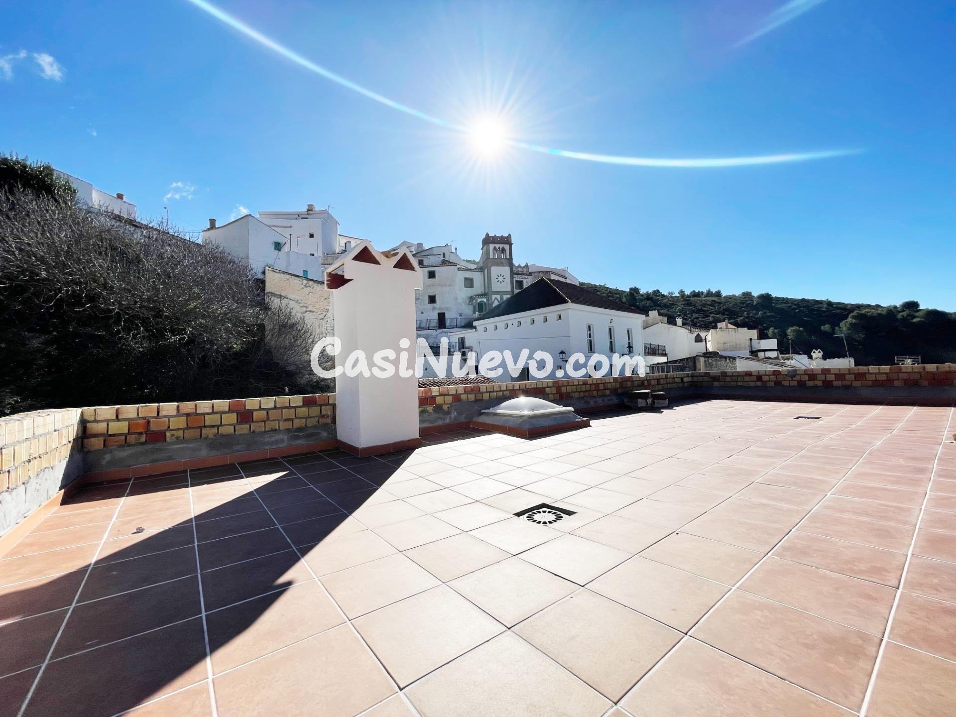 Chalet de pueblo con gran terraza privada y vistas panorámic