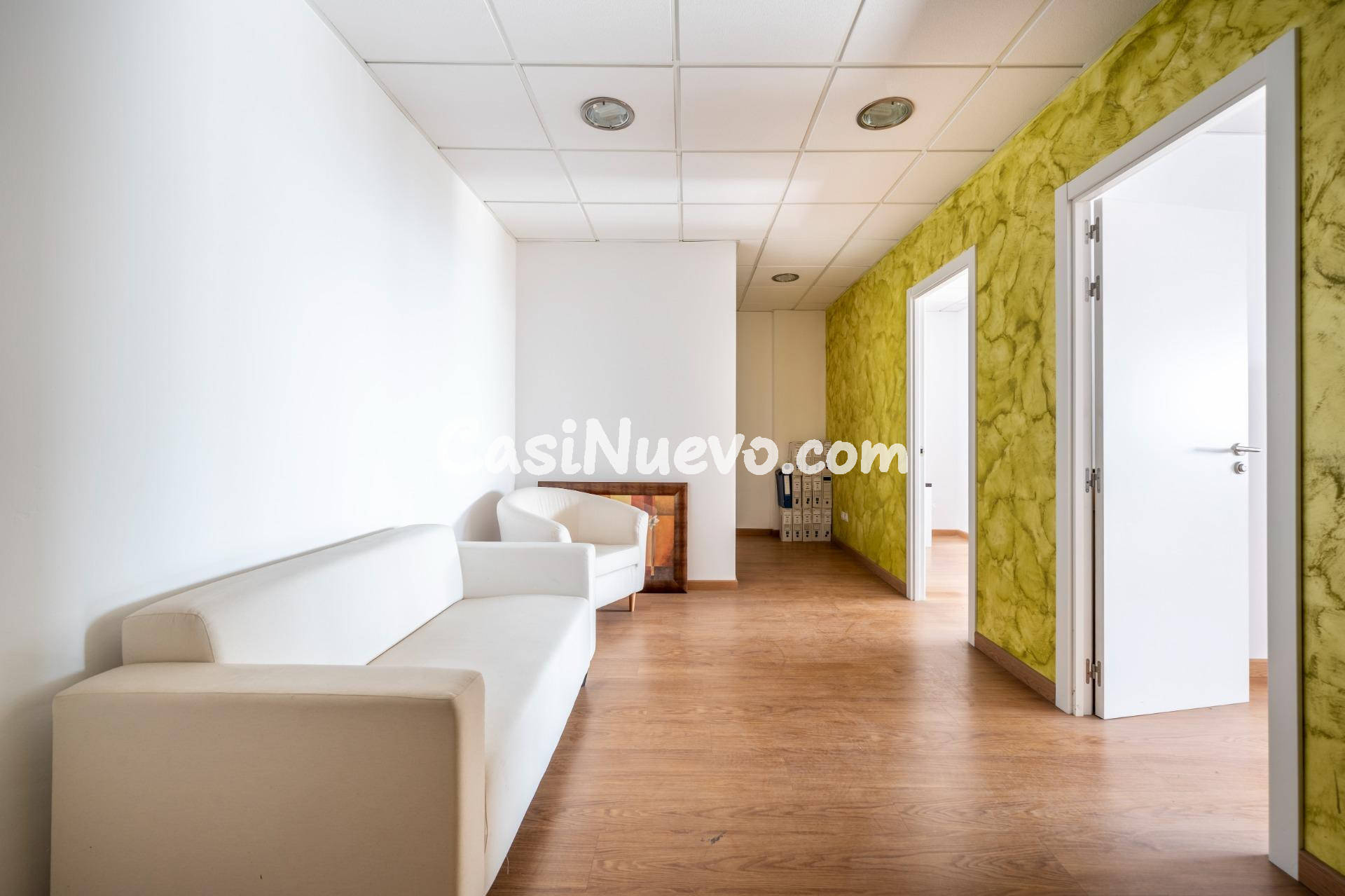 Oportunidad oficina con dos plazas de parking - foto 2
