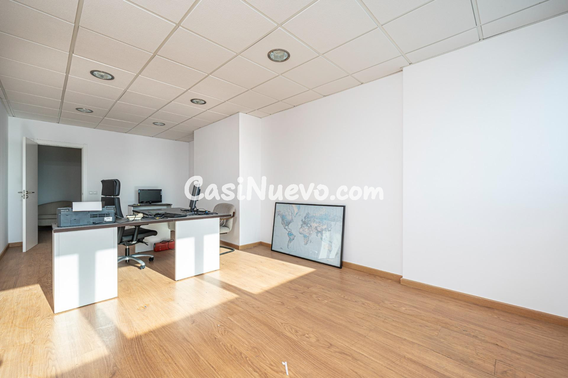 Oportunidad oficina con dos plazas de parking - foto 4