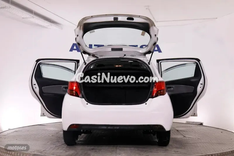 Toyota Yaris - foto 8