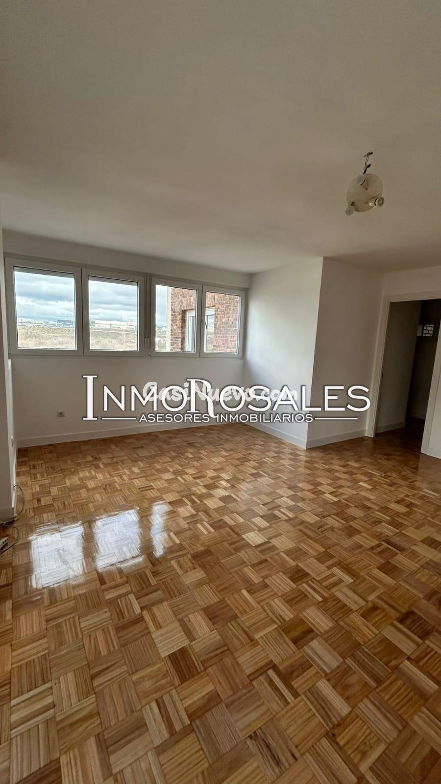 3 Dormitorios y 2 baños ASCENSOR Y VISTAS A MADRID CENTRO - foto 4