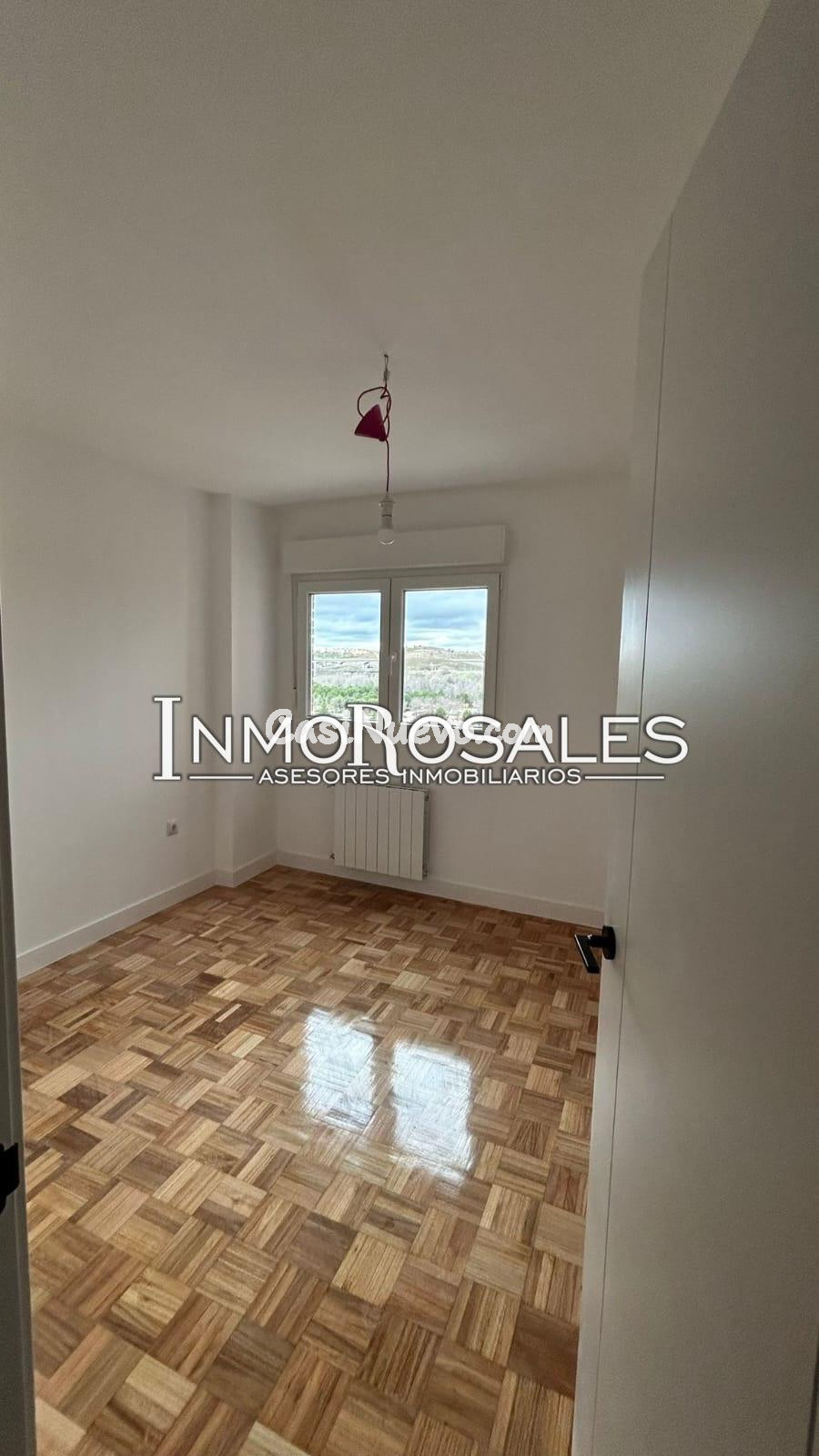 3 Dormitorios y 2 baños ASCENSOR Y VISTAS A MADRID CENTRO - foto 13