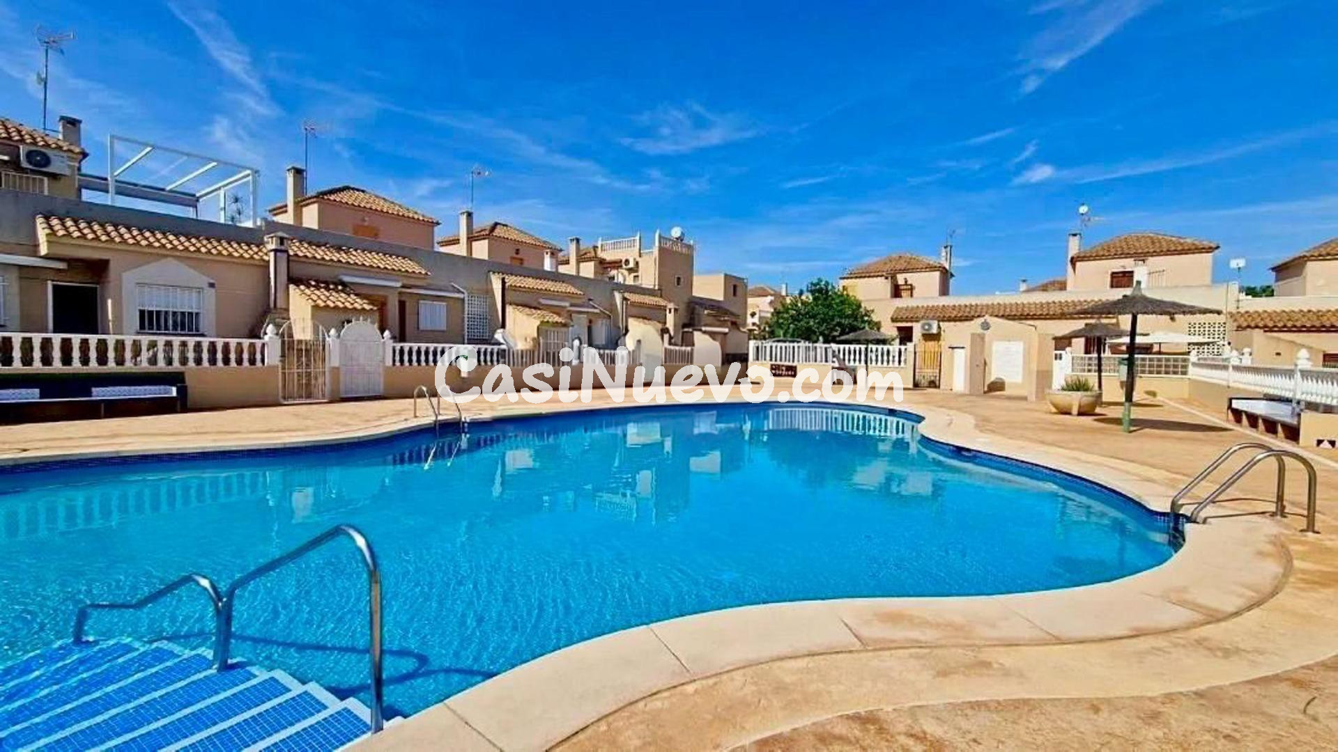 ADOSADO DE 2 DORMITORIOS Y 2 BAÑOS EN LOS ALTOS (TORREVIEJA)