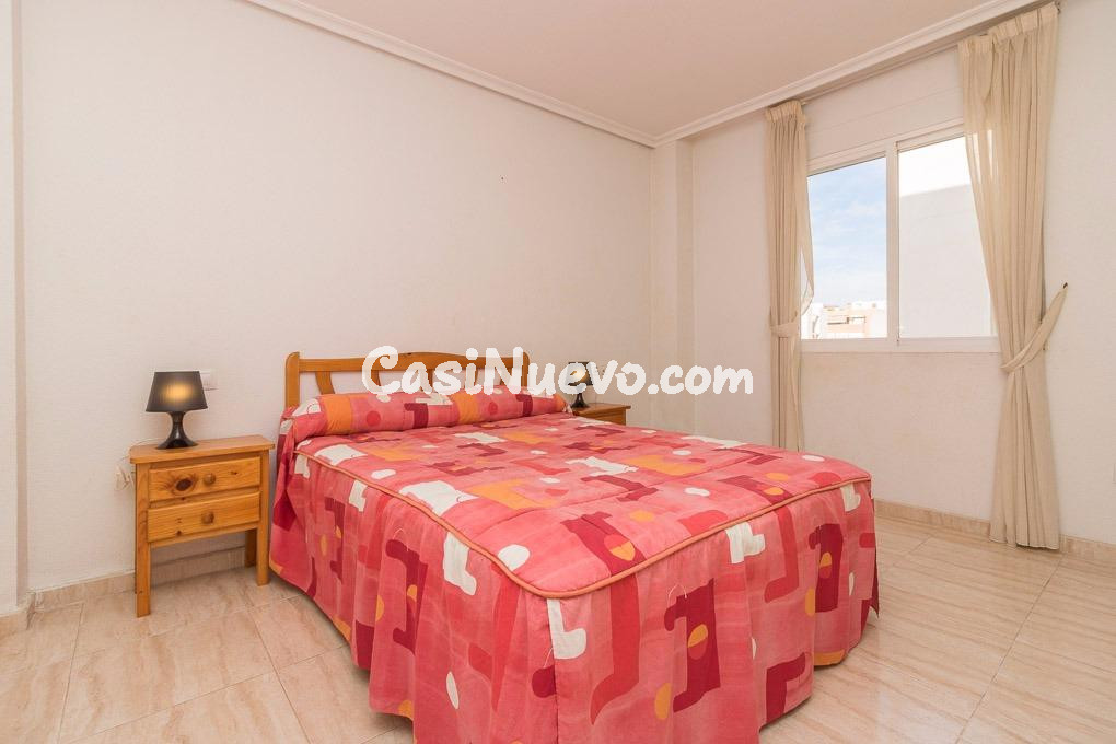 Apartamento en el centro de Torrevieja de 2 dormitorios 1 ba - foto 8