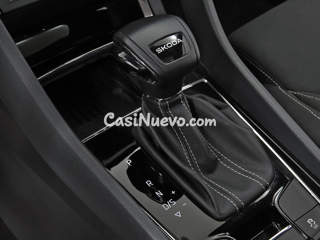 Skoda Karoq 1.5 TSI 110kW (150CV) DSG ACT Sportline - foto 31