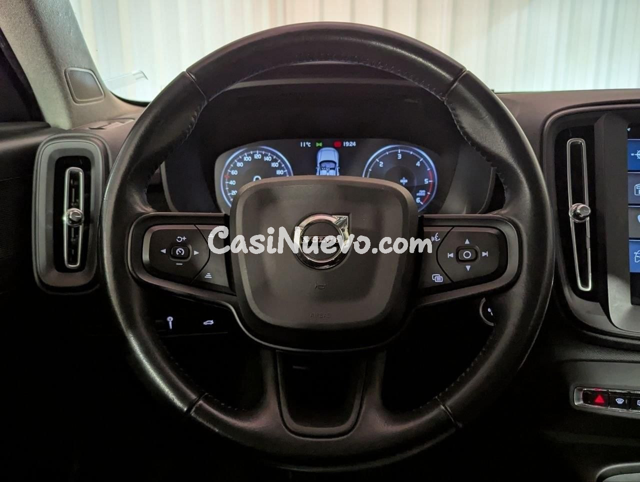 Volvo XC40 2.0 D3 Momentum - foto 27