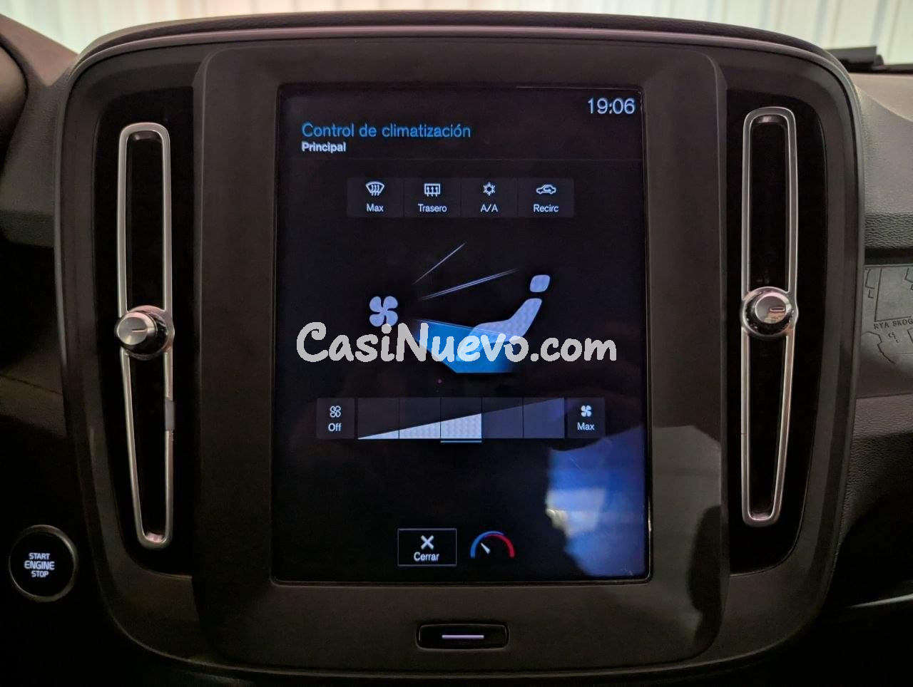 Volvo XC40 2.0 D3 Momentum - foto 30