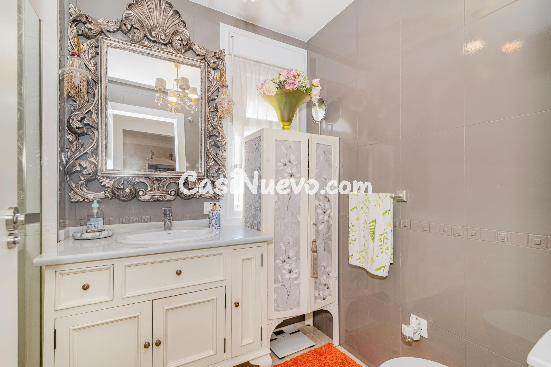 Exclusivo piso de 3 dormitorios, 2 baños, garaje y vistas de - foto 30