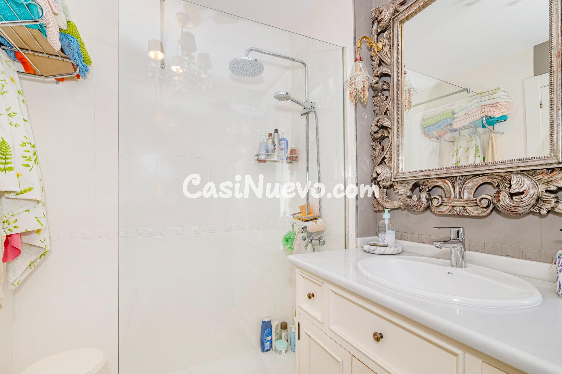 Exclusivo piso de 3 dormitorios, 2 baños, garaje y vistas de - foto 31