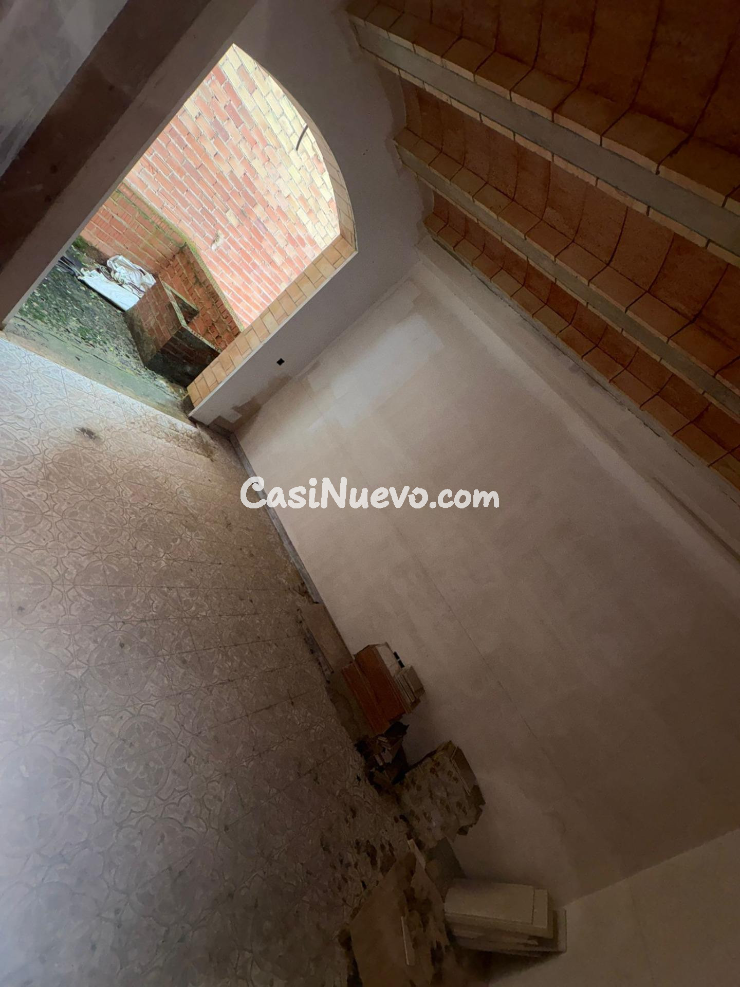 Casa en Construcción: Espacios Amplios y Luminosos en calle  - foto 5