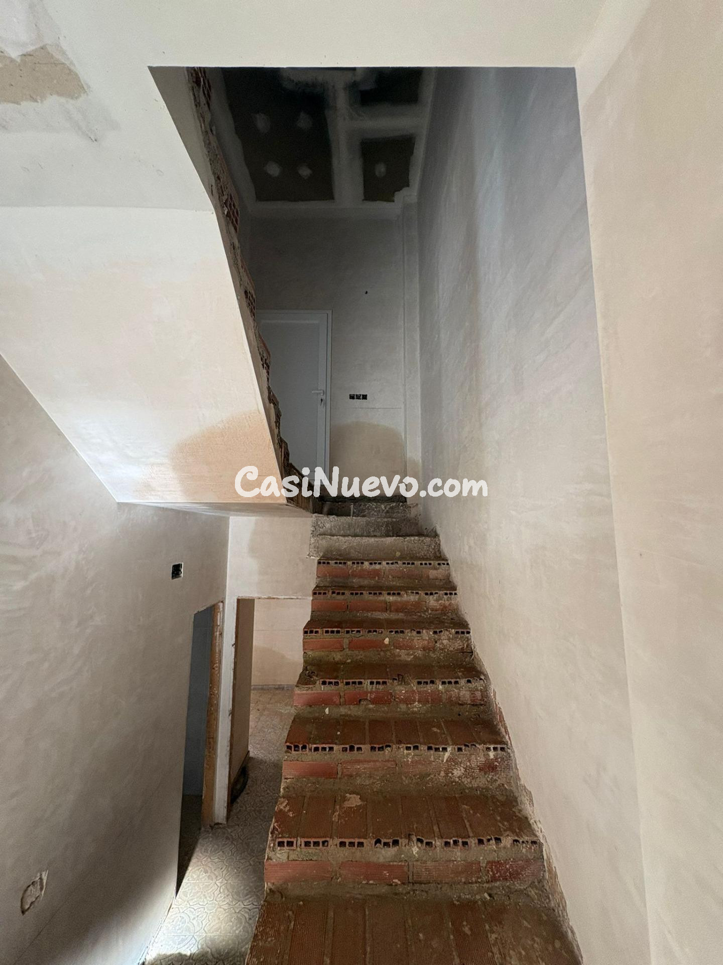 Casa en Construcción: Espacios Amplios y Luminosos en calle  - foto 11