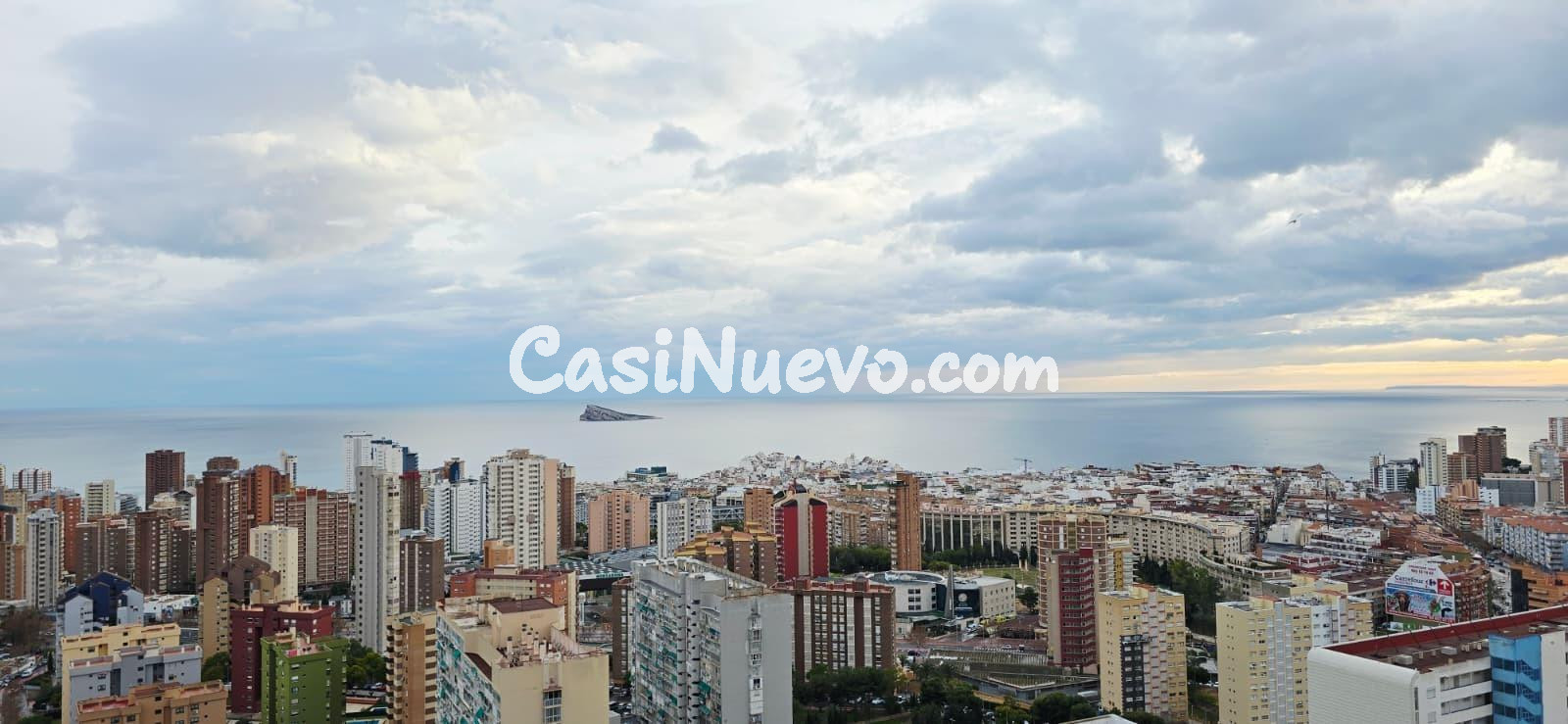 Apartamento con vistas panoramicas al mar en Benidorm listo  - foto 2