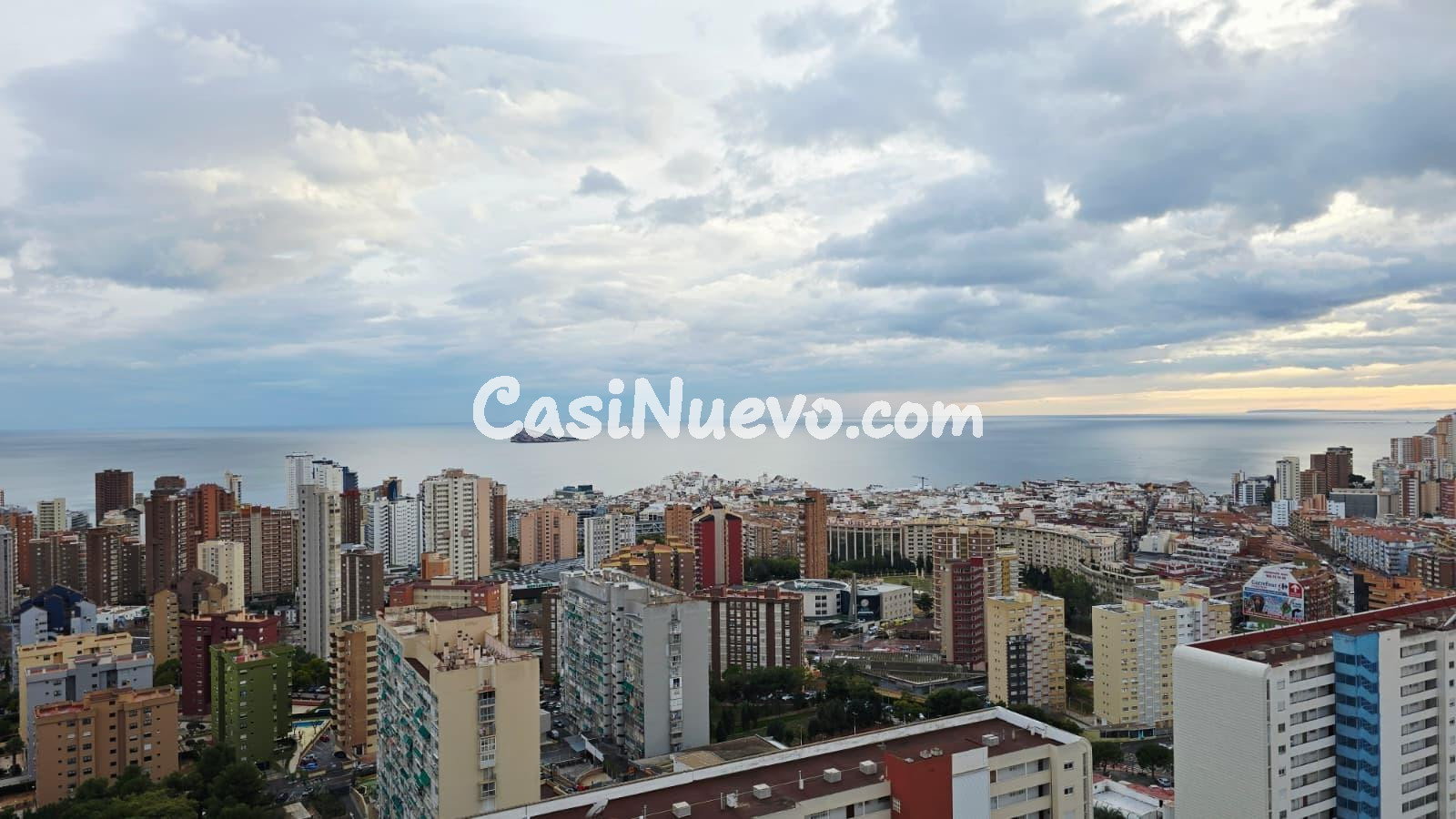 Apartamento con vistas panoramicas al mar en Benidorm listo  - foto 3