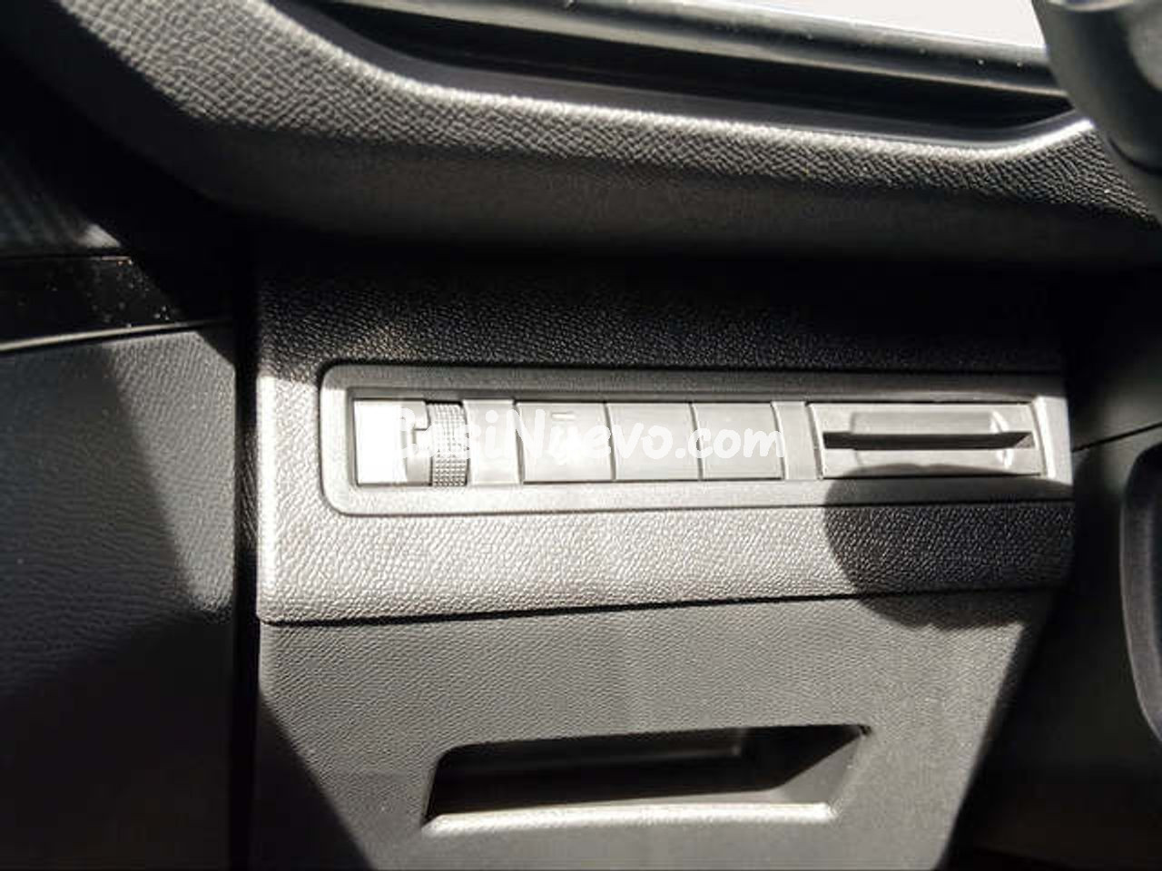 Peugeot 5008 Hybrid 1.2 Allure Pack eDCS6 100 kW (136 CV) - foto 24