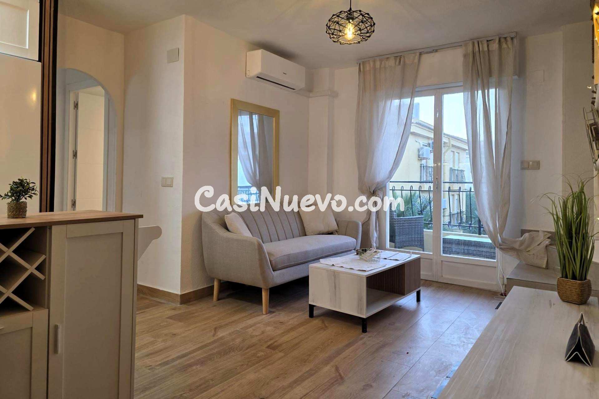 Ático recién reformado (2.ª planta, aprox. 48 m2 + 30 m2 de  - foto 2