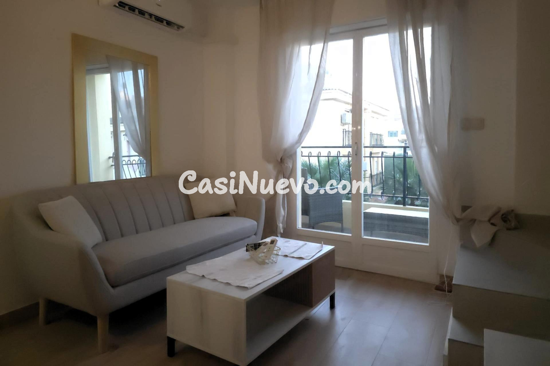 Ático recién reformado (2.ª planta, aprox. 48 m2 + 30 m2 de  - foto 4