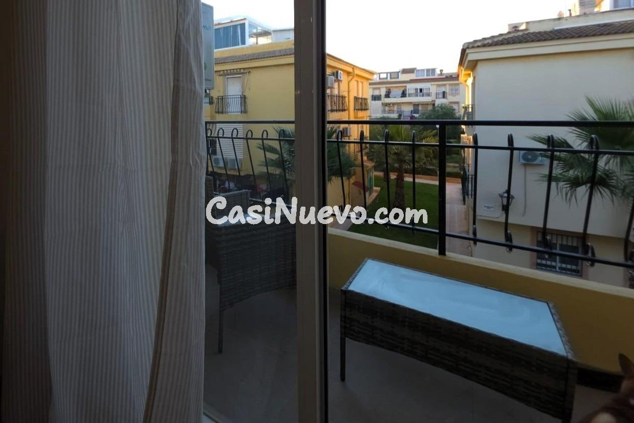 Ático recién reformado (2.ª planta, aprox. 48 m2 + 30 m2 de  - foto 7