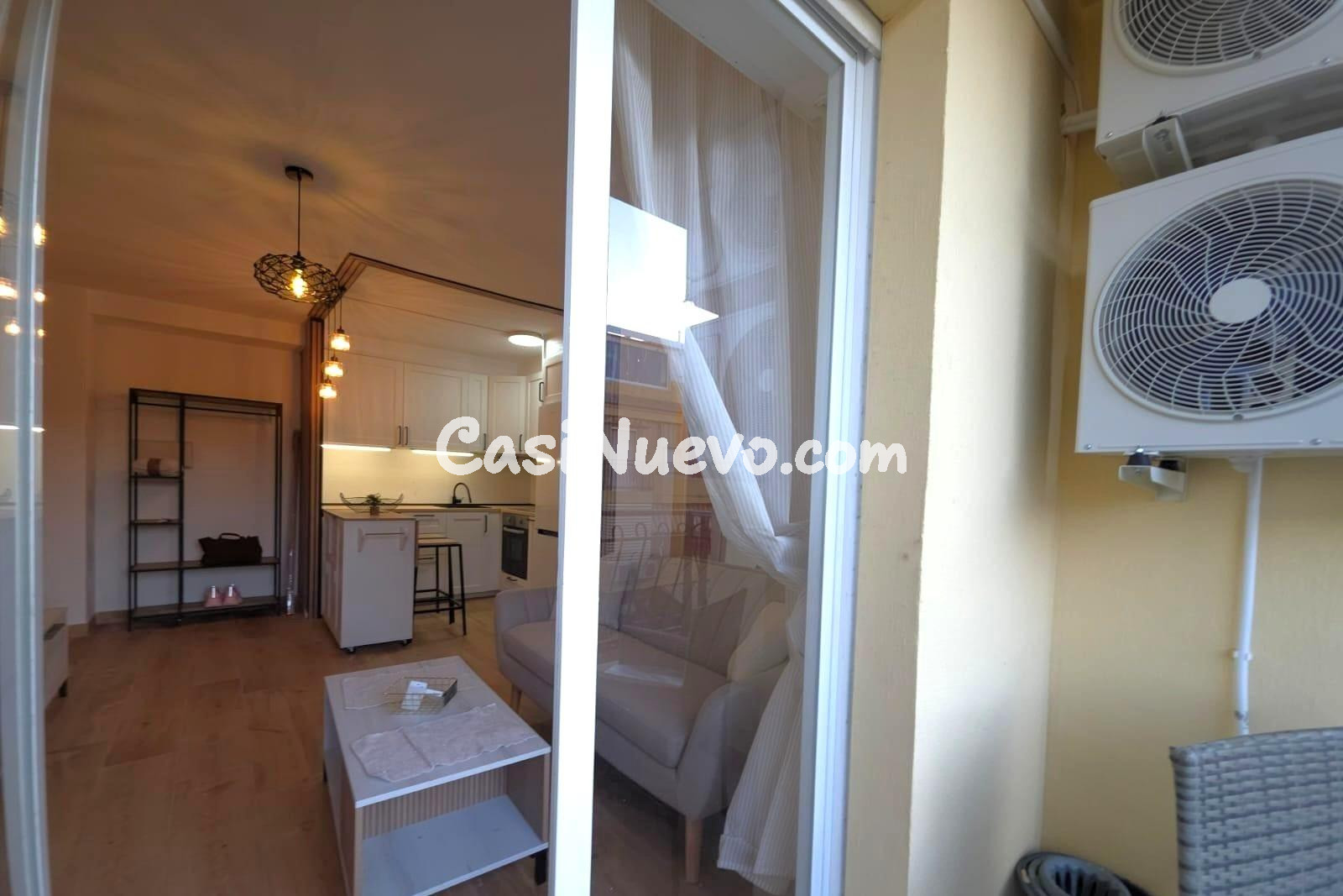 Ático recién reformado (2.ª planta, aprox. 48 m2 + 30 m2 de  - foto 8